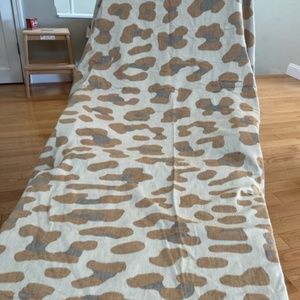 House No.23 Leo Throw Blanket - Thumbnail 2
